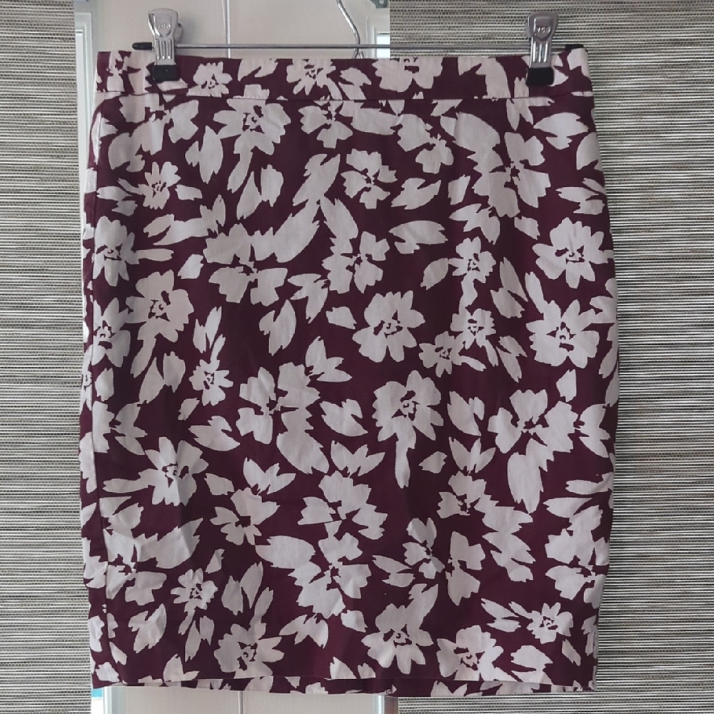 LOFT Plum and White Floral Pencil Skirt